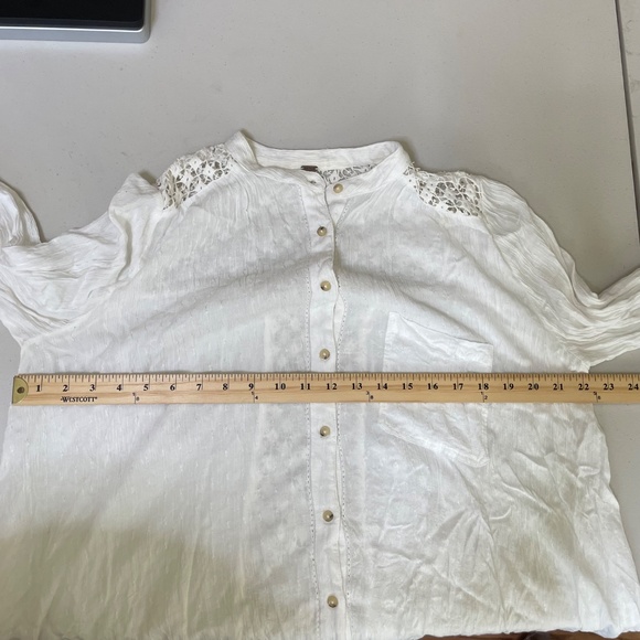 Free People Blouse Lace Inset Button Front‎ Long Sleeves High-Low Hem White W M - Picture 6 of 12